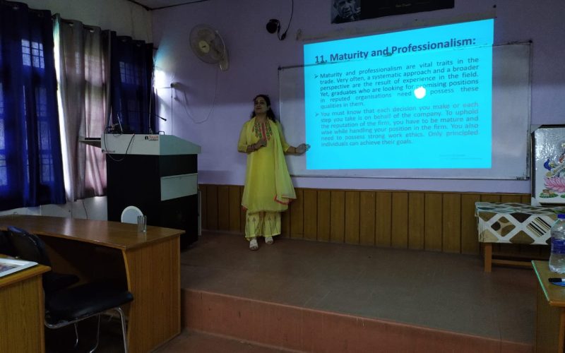Session-by-Dr.-Manpreet-Arora-AP-CUHP-on-Professionalism-During-Orientation-Programme-2019